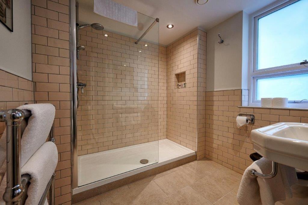 The Boathouse Hotell Bath Eksteriør bilde
