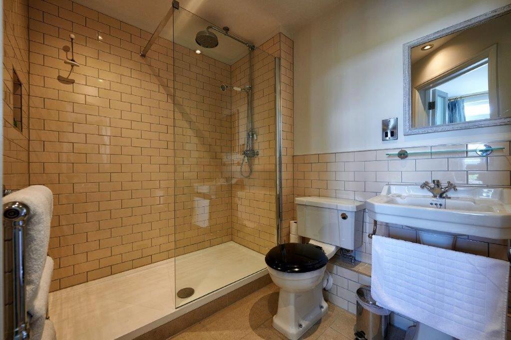 The Boathouse Hotell Bath Eksteriør bilde
