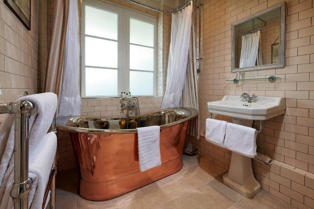 The Boathouse Hotell Bath Eksteriør bilde