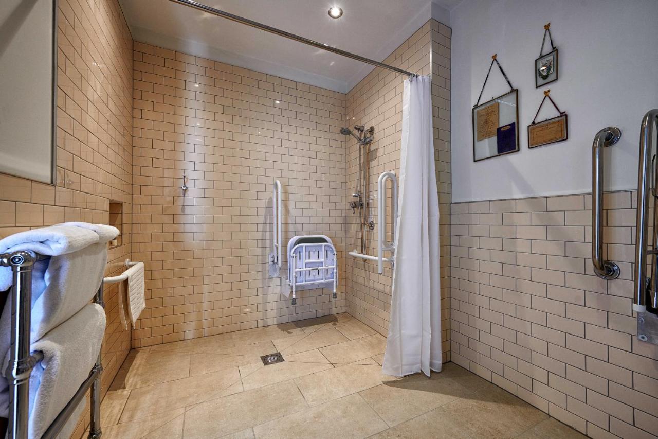 The Boathouse Hotell Bath Eksteriør bilde